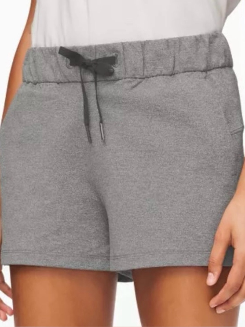 Lululemon On The Fly Mid Rise Shorts size 8